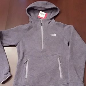 NWT The North Face half zip pullover hoodie